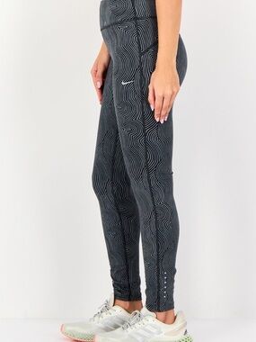 Nike Dri Fit Silver Reflective Work Out Running Athletic Back Pockets Size Small